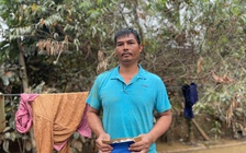 Người đàn ông bị dòng nước cuốn hết tài sản, dũng cảm cứu người trong lũ dữ