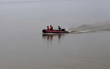 Vụ cha ôm 2 con nhảy cầu Bến Thủy: Tìm thấy thi thể 2 bé gái