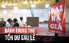 Vì sao các quầy bánh vẫn chưa thể dọn đi dù Trung thu đã qua 2 tuần?