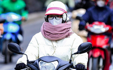 Không khí lạnh tràn xuống miền Bắc, làm suy yếu bão số 12