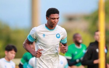 Tiền đạo ‘khổng lồ’ 2,06 m của Nam Định bị đồn chấn thương nặng, sự thật là gì?