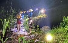 Đà Nẵng: Sườn núi bị nứt dài hơn 50 m, di dời nhiều hộ dân trong đêm