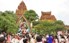 Hình ảnh đặc sắc vui đón lễ hội Katê từ hàng nghìn người dân, du khách