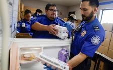 Chính phủ đóng cửa, nhu cầu thực phẩm từ thiện tăng cao