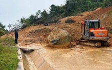 Đà Nẵng: Sạt lở nghiêm trọng đường lên cửa khẩu Tây Giang