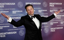 Tỉ phú Elon Musk khẩu chiến với Bộ trưởng Mỹ