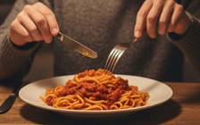 4 kiểu ăn tối cần tránh vì khiến bụng dễ phình to vào buổi sáng