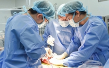 Bệnh nhân xin về quê 'chờ chết', bác sĩ ghép gan cứu sống ngoạn mục