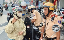 Biển báo hết 'núp lùm', người dân vẫn vi phạm: Lỗi ở ý thức hay thói quen?