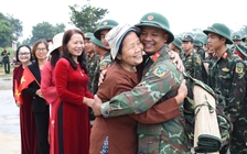 Đóng cầu phao Phong Châu