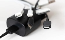 Chuẩn USB-C chưa đủ, châu Âu muốn làm lại cả bộ sạc