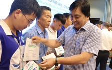 Con của công nhân vệ sinh môi trường nhận học bổng tổng trị giá 200 triệu đồng