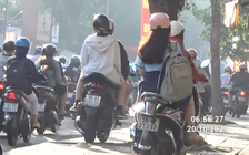 5 phút, 144 xe máy đi trên vỉa hè Gò Vấp bị CSGT Hàng Xanh phạt nguội