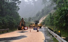 Đà Nẵng: Hàng ngàn người dân bị cô lập, loạt thủy điện tăng lưu lượng xả tràn