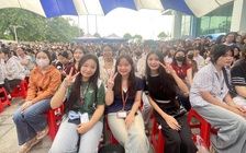 Tân sinh viên thích thú khám phá đặc thù ngành học trong ngày hội trải nghiệm