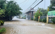 Miền Trung và Nam bộ mưa rất to, lũ lên nhanh