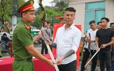 Đồng Nai: Thanh niên xếp hàng giao nộp vũ khí