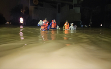 Hôm nay miền Trung tiếp tục mưa rất to, lũ lớn đạt đỉnh