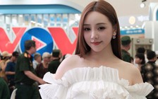 Quỳnh Kool gợi cảm, quyến rũ trong thiết kế khoe vai trần