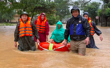 Mưa lớn lan ra Hà Tĩnh, 4 tỉnh nguy cơ có lũ quét, sạt lở đất