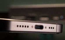 Những thứ không nên cắm vào cổng USB của smartphone