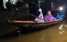 Đà Nẵng: Ghe chở trụ trì chùa Minh Giác gặp nạn giữa dòng lũ