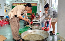 Người Quảng Ngãi gửi cá cơm rim tiếp sức vùng rốn lũ Đà Nẵng