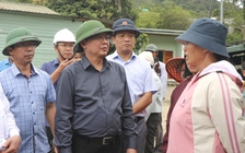 Phó thủ tướng Hồ Quốc Dũng thị sát tình trạng sạt lở do mưa lũ tại Quảng Ngãi