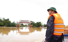Vùng trũng Đà Nẵng ngập sâu, chiến sĩ biên phòng vào tâm lũ tiếp sức người dân