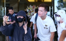 HLV Kim Sang-sik mặc áo giản dị vẫn rất chất, đội tuyển Việt Nam ‘tíu tít’ hội quân