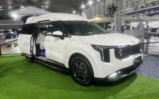 KIA Carnival 2025 thêm bản 'xe chủ tịch' 4 chỗ ngồi, có vách ngăn với khoang lái