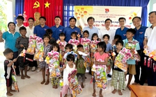 Khánh Hòa: Trao quà trung thu cho con em đồng bào khó khăn xã Suối Hiệp
