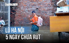 Nước lũ Hà Nội 5 ngày chưa rút: Người dân trải chiếu ‘cầu cứu’ chính quyền