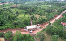 Hơn 25.600 người dân chờ 2 cầu vượt lũ