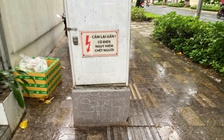 Vỉa hè ở TP.HCM: Người mù, người đi xe lăn gặp 'chướng ngại vật' bốt điện, trụ đèn