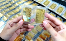 Vàng tăng kỷ lục, dự kiến thu thuế người bán vàng