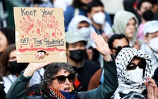 Hàng trăm du học sinh quốc tế 'mắc kẹt' tại Mỹ kiện chính quyền ông Trump