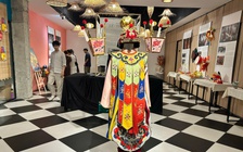 Bộ trang phục triều Nguyễn 'thức giấc' sau trăm năm thất truyền