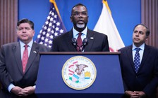 Ông Trump đòi bỏ tù thống đốc Illinois, thị trưởng Chicago