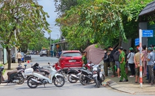 Phong tỏa cả con đường điều tra vụ người phụ nữ tử vong trong ô tô