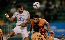 Kỳ lạ V-League: Nhà vô địch đua trụ hạng với HAGL, chưa biết ai hơn ai