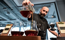 Ly cà phê kiểu gì giá gần 26 triệu đồng?