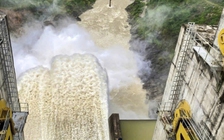 Quảng Ngãi lũ chồng lũ, cảnh báo nguy cơ tiếp tục sạt lở