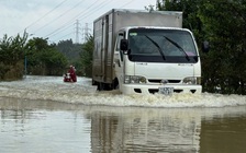 Đà Nẵng: Nước lũ lịch sử vừa rút, nhiều nơi đã ngập trở lại, gây chia cắt