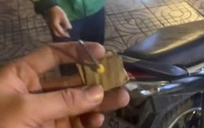 TP.HCM: Bắt quả tang người đàn ông rải đinh 'bẫy' người đi đường