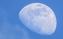 Ngắm trăng vào ban ngày ngay sáng mai: Đừng bỏ lỡ ảo ảnh mặt trăng cực hiếm!