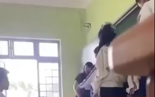 Chấm dứt hợp đồng với cô giáo dùng thước đánh vào tay học sinh