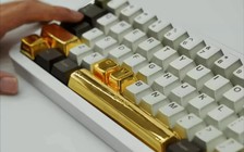 Công ty Trung Quốc thưởng keycap bằng vàng khối cho nhân viên