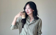 Vải đũi trở lại với áo sơ mi, váy... đúng chất 'mộc mà sang'