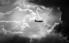 Tại sao máy bay vẫn tránh bão dù được thiết kế để chống chịu chúng?